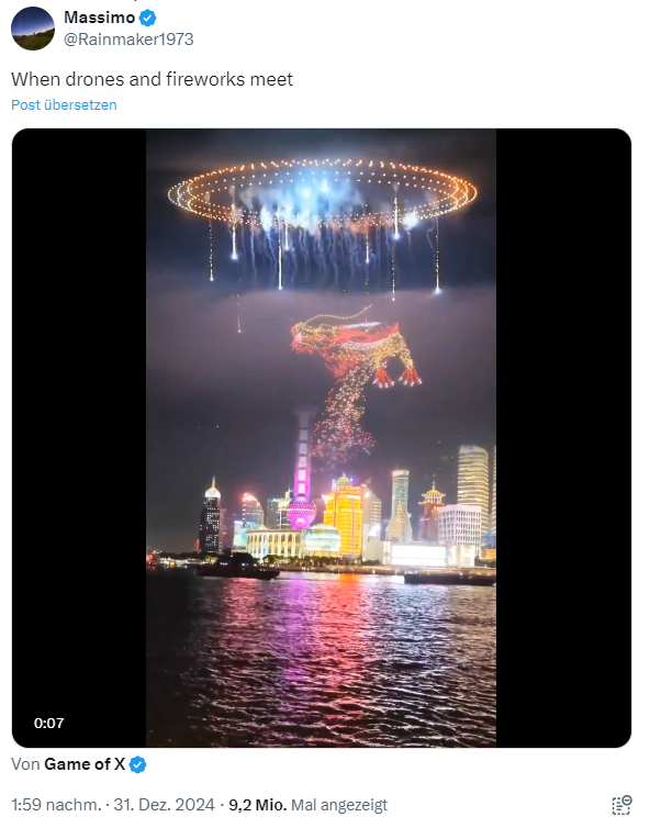 Drohnen und Feuerwerk in China