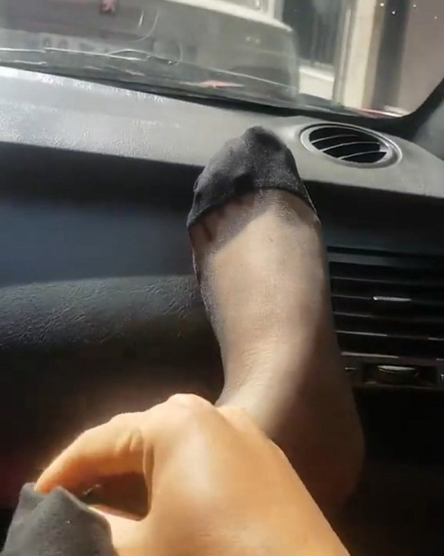 جوراب خوشکل با پای خوشکل.mp4_20220716_112923.903