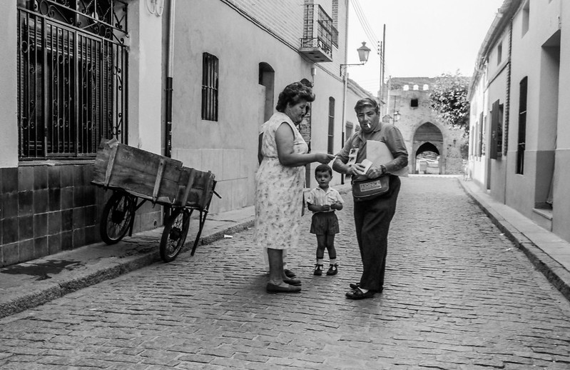 blacknwhite-lottery-seller.jpg