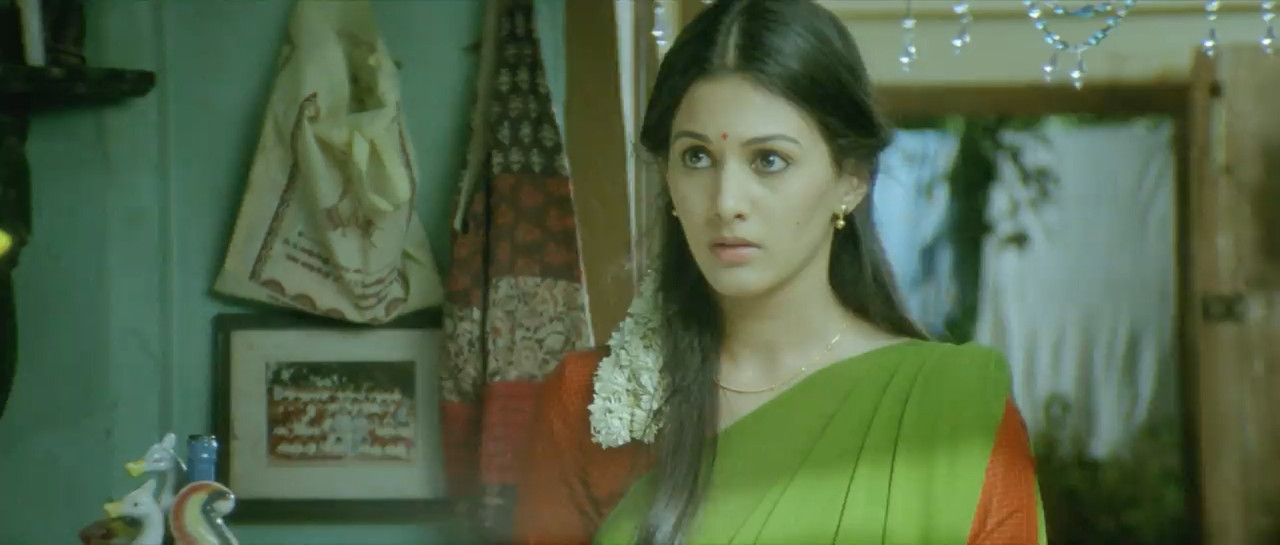 Anegan 2015 WebRip [Tamil] 480p 720p ESub Screenshot