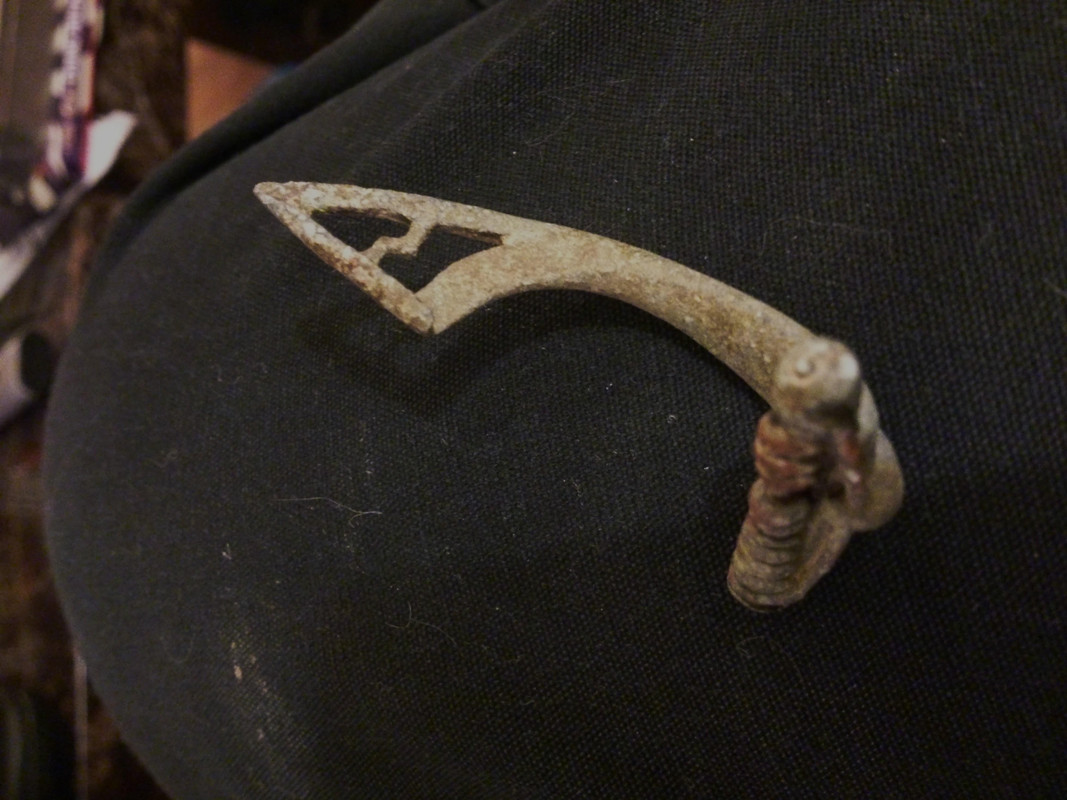 Dolphin brooch 05052013 view 3