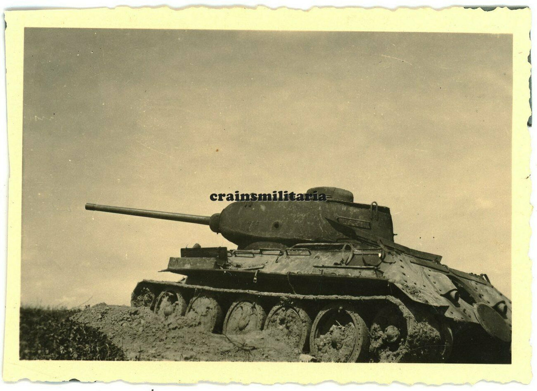 Orig. Foto zerstörte russische Beute Panzer T-34 Tank in Russland