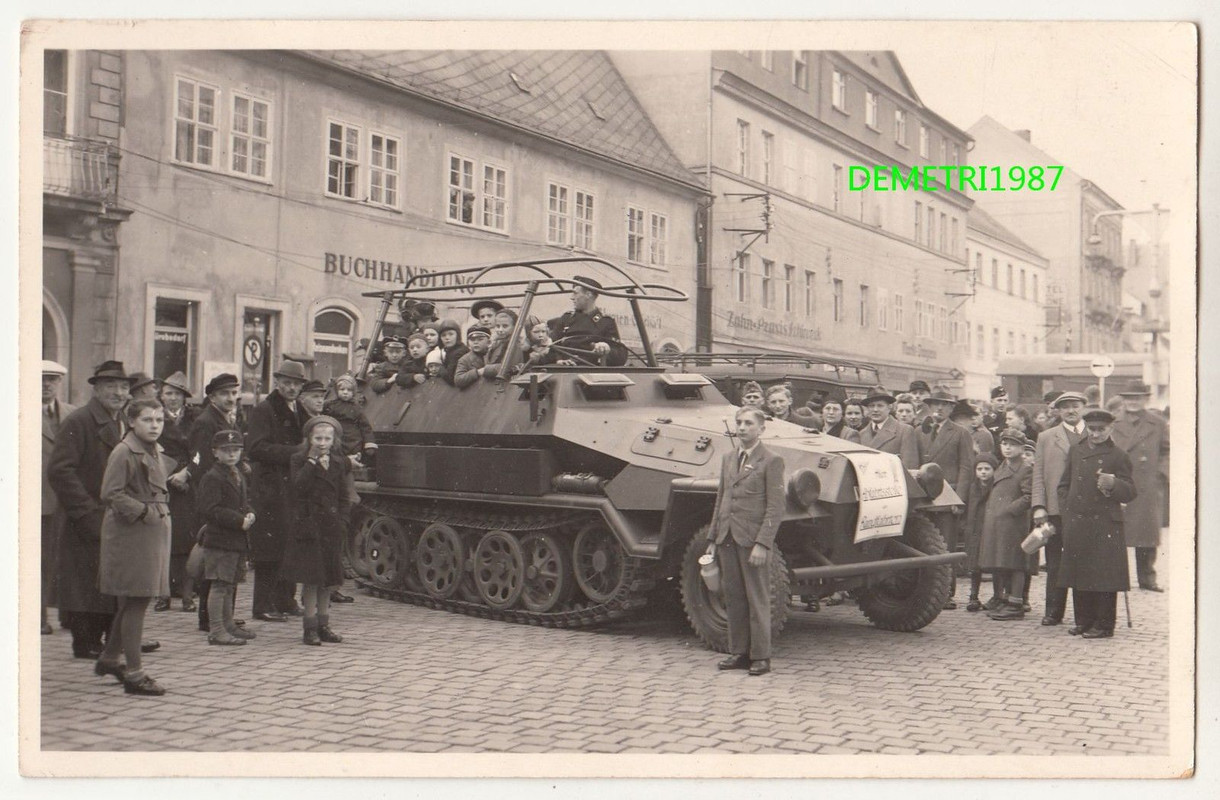 Foto Ak Bad Schandau Rundfahrt mit Schützenpanze