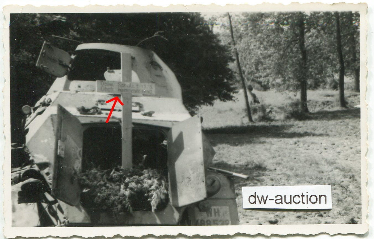 Frankreich , zerstörter Panzer Spähwagen mit Gra