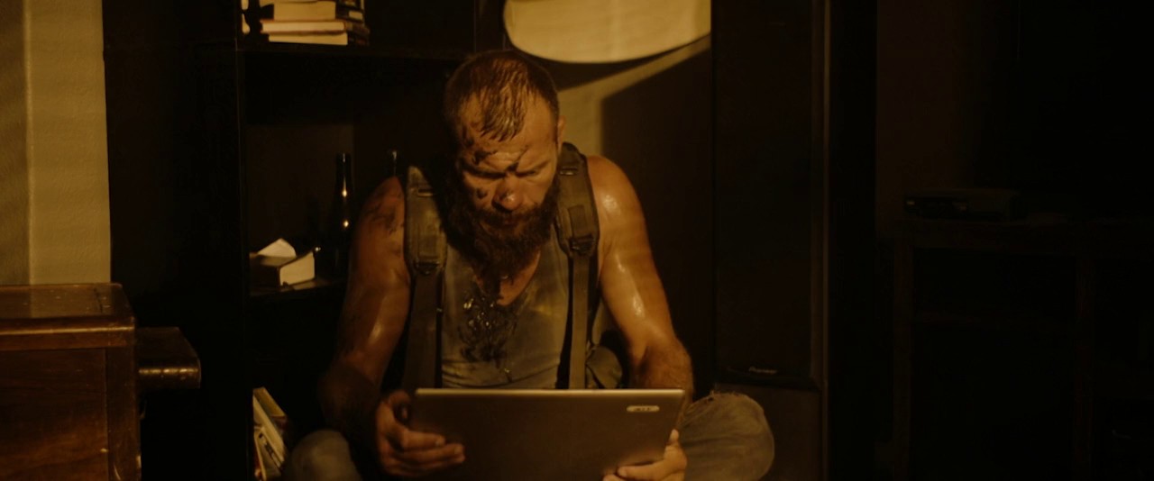 Project-Legion-2022-Hindi-English-WEB-DL-720p-x264-AVC-AC3-2ch-ESub-mkv-0004