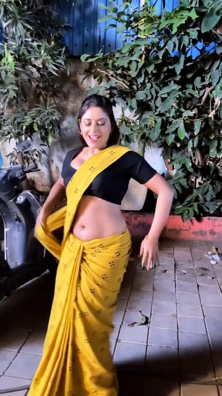 Sneha Paul Sexy navel and boobs in yellow saree.mp4_snapshot_00.02.579