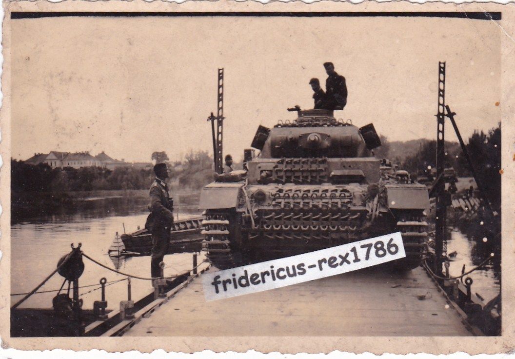 Foto Panzer Tank III bei Brücken überfahrt der 1
