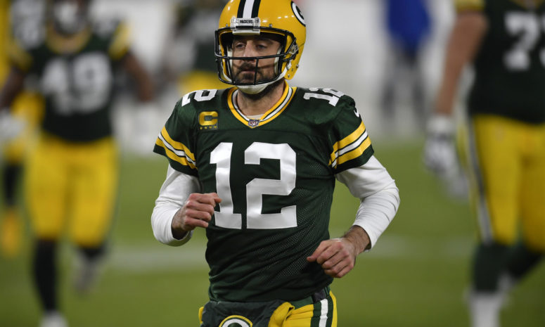 Aaron Rodgers de los Green Bay Packers da positivo a COVID-19