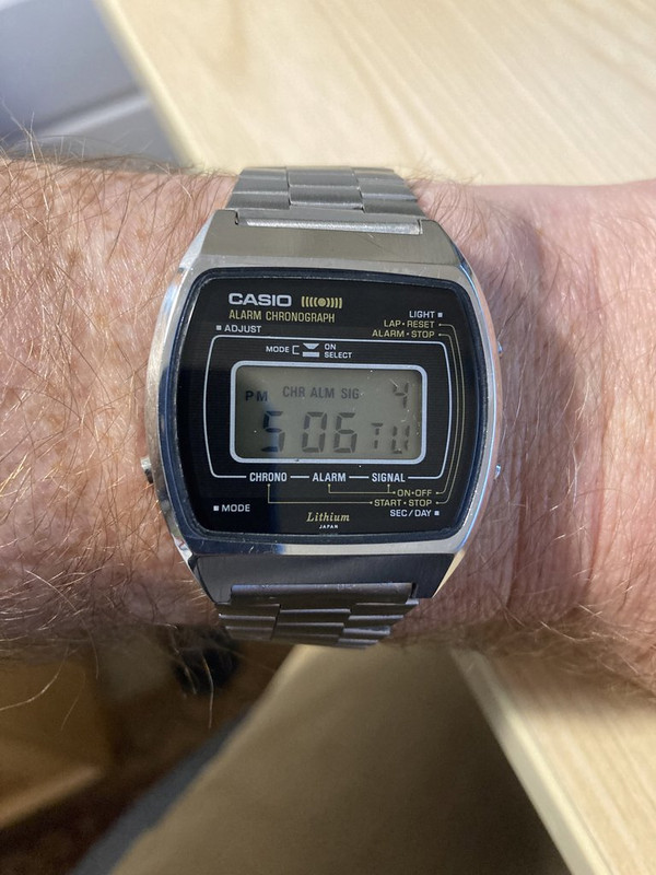 https://i.postimg.cc/v8nPFQTy/Casio-watch.jpg