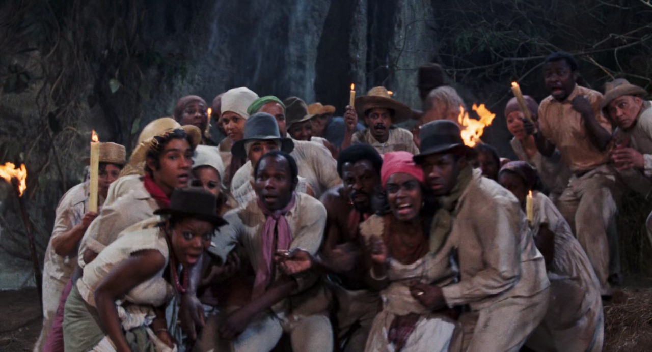 Live-and-Let-Die-1973-Blu-Ray-Hindi-English-1080p-10bit-x265-HEVC-DDP-5-1-ESub-mkv-0006