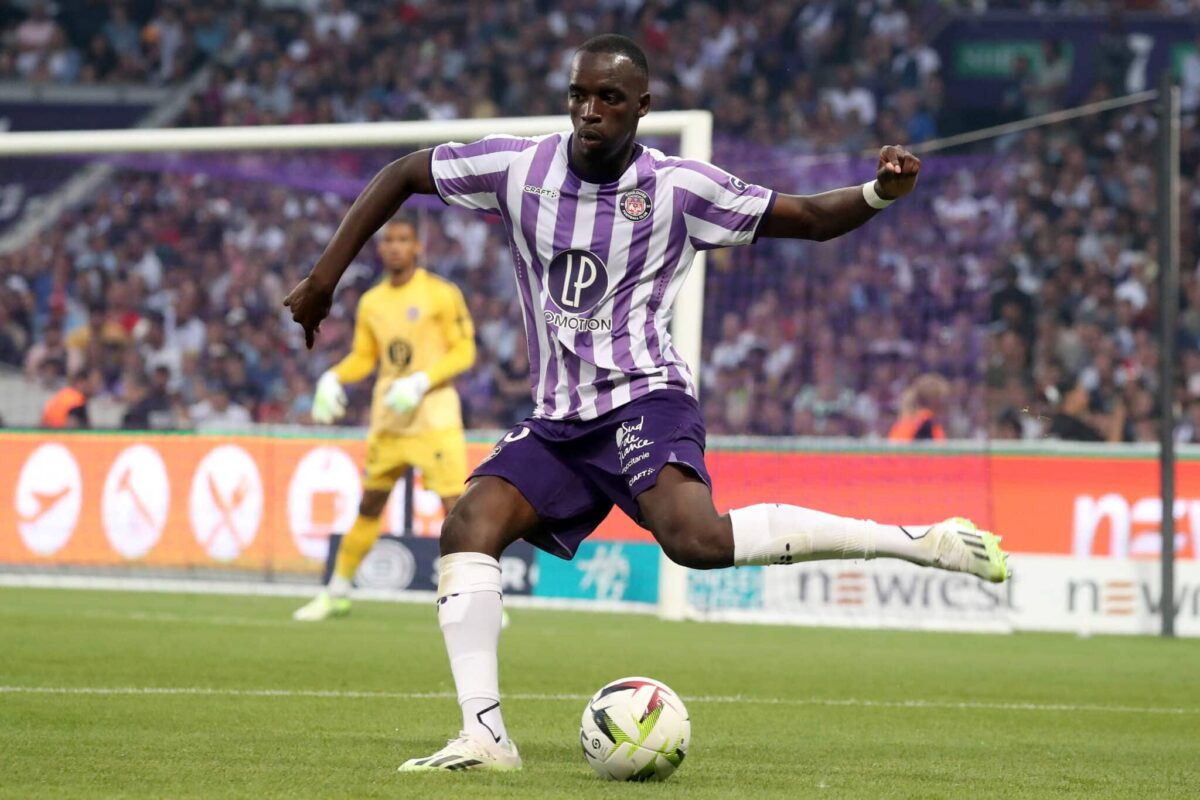 Toulouse vs Metz, 22h15 ngày 19/10