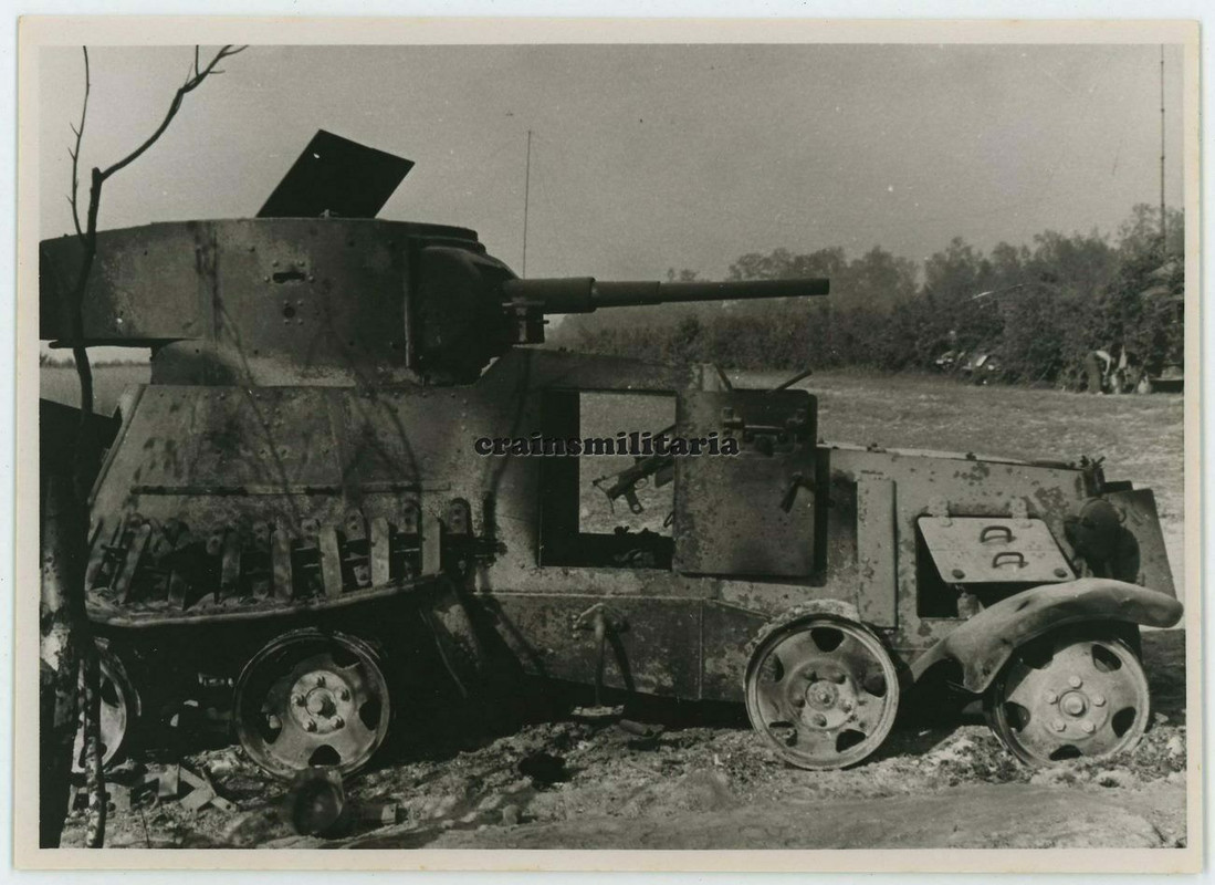 Orig. Foto zerstörte russische Panzerspähwagen BA-10 Panzer Weissrussland 1941