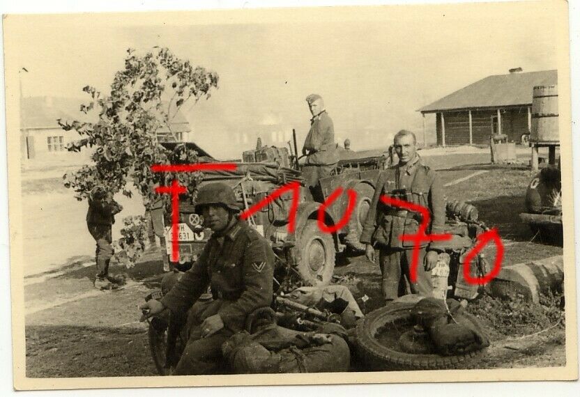 Einsatzfoto Fahrzeug Kfz Kübelwagen Divisions-Wappen 13 Panzer Division NrSchild
