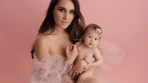 Dulce María enseña lo grande que está su bebé