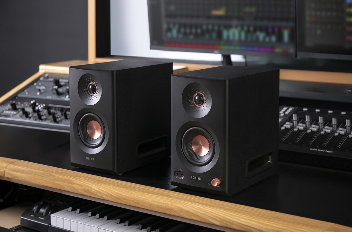 Edifier MR5 Features