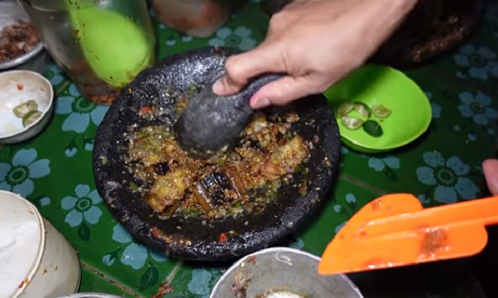 Sajian belut di Rumah Makan Belut Palima Raya.