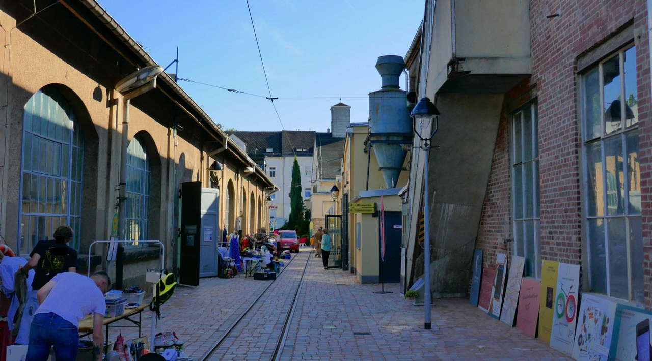 P1300846-tram-garagen-campus.jpg