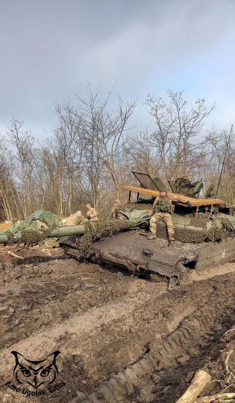 Photos guerre d ukraine - Page 32 T-90-M-russe-avec-visi-re-anti-drone-avec-du-bois-pour-une-direction-suppl-mentaire-Protection-Kupyan