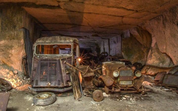 JS114759753_Caters-News-Agency_WWII-Car-discover