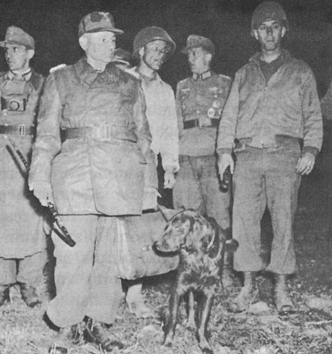 El general Ramcke después de la rendición de la fortaleza atlántica de Brest a las tropas norteamericanas El general Ramcke después de la rendición de la fortaleza atlántica de Brest a las tropas norteamericanas