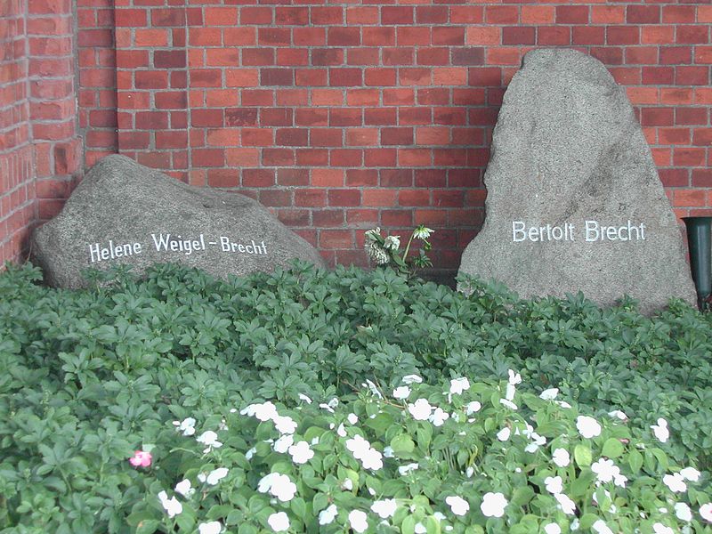 800px-Bertolt-Brecht2