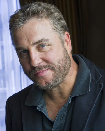 William Petersen s 2024 Brun/ Svart hår & edgy hårstil.
