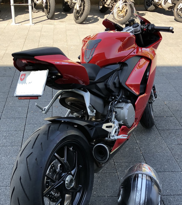 8CA25F83-3377-4B21-A650-4A23DAD52C01