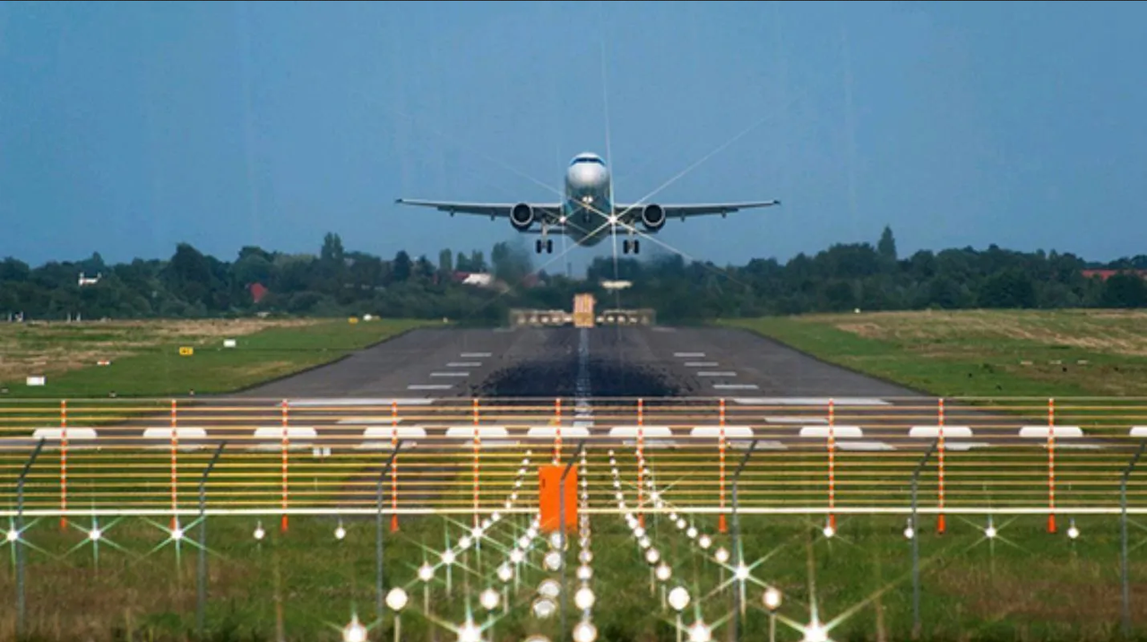 Aerolínea comienza a pesar pasajeros con el equipaje