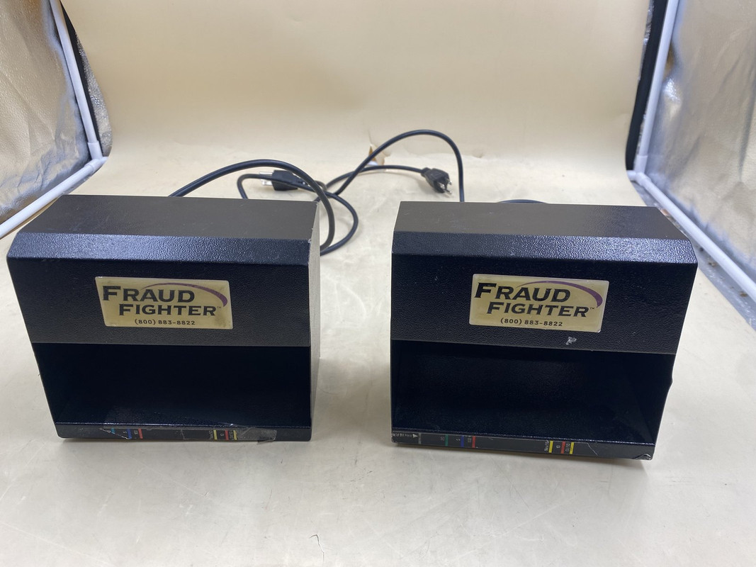 LOT OF 2 UVERITECH HD8X2-120A FRAUD FIGHTER UV-16 COUNTERFEIT MONEY DETECTION
