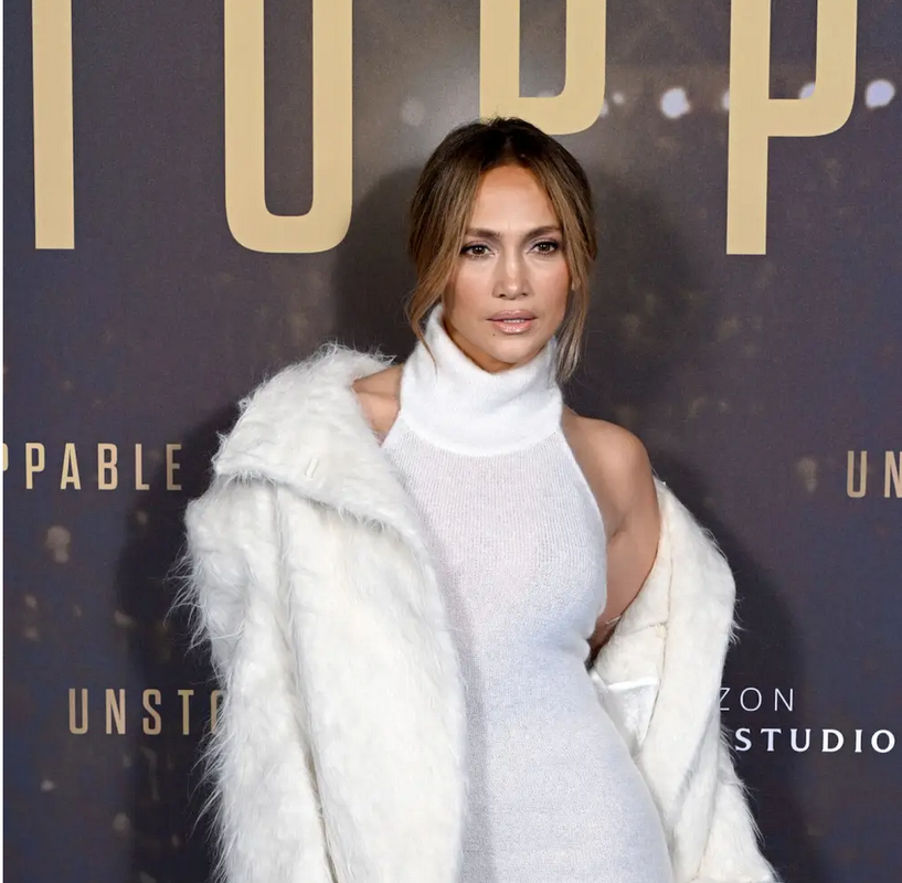 Screenshot-2024-11-07-at-09-59-40-Jennifer-Lopez-Reacts-to-Ben-Affleck-Calling-Her-Spectacular