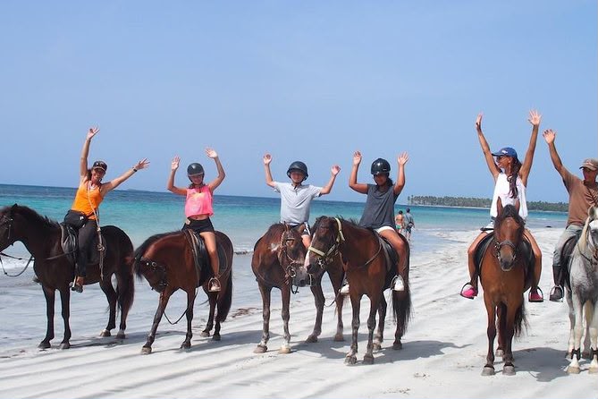 Paseo a caballo en playa - excursiones República Dominicana