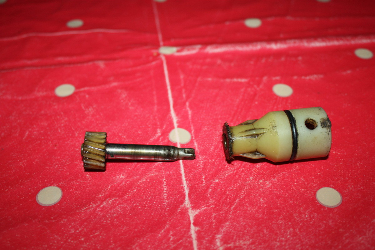 pignon de compteur et son logement 003