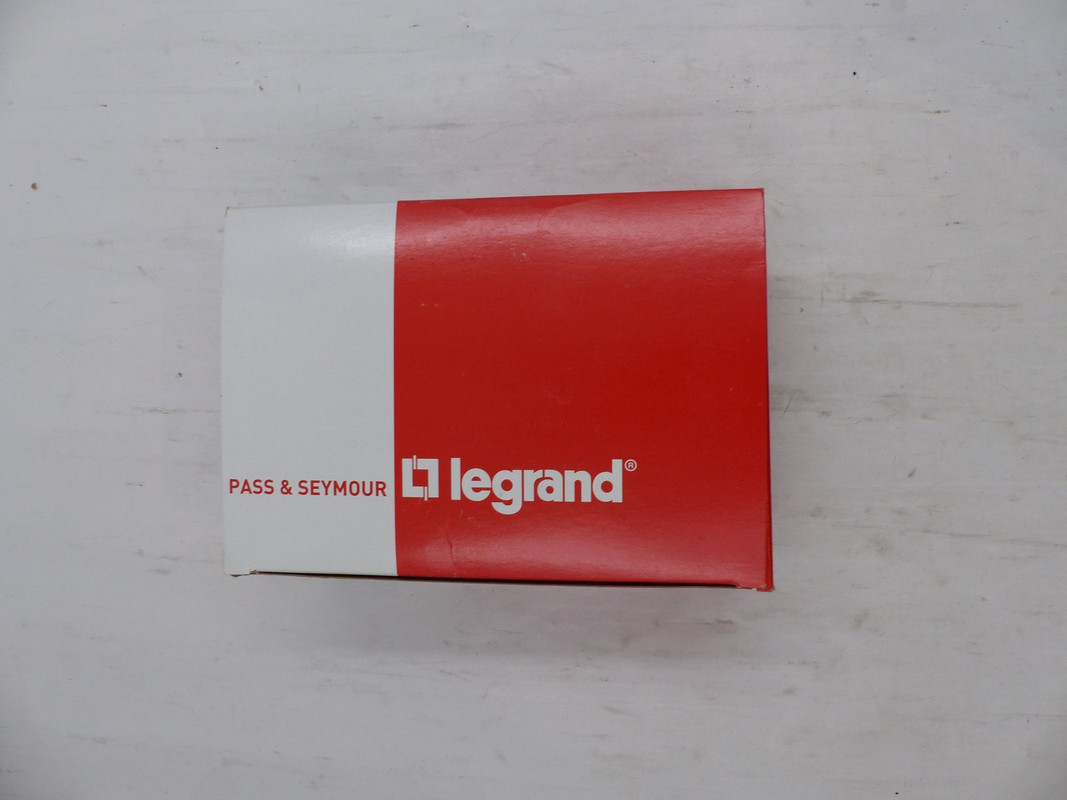 PASS & SEYMOUR LEGRAND PLASTIC 1 GANG RECEPTACLE PLATE WHITE TP7-W 20PC