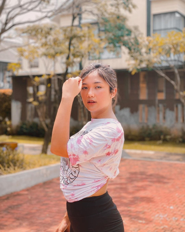 7 Potret manis dan memesona Marion Jola, bikin jatuh hati