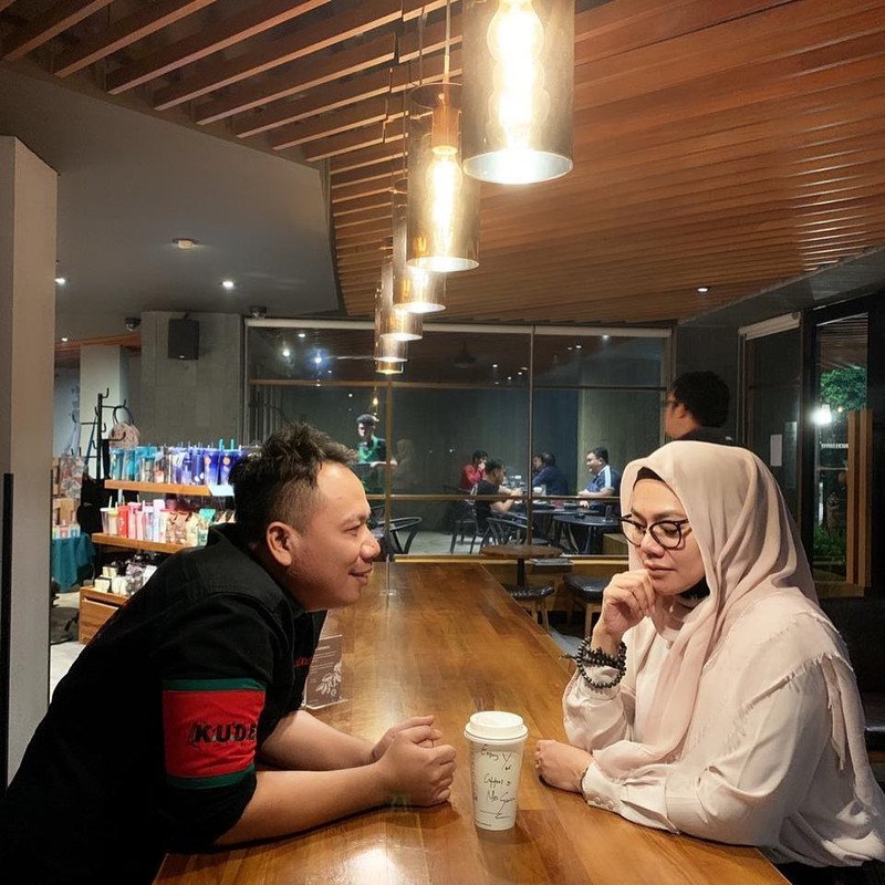 Sarita Abdul Mukti dan Vicky Prasetyo