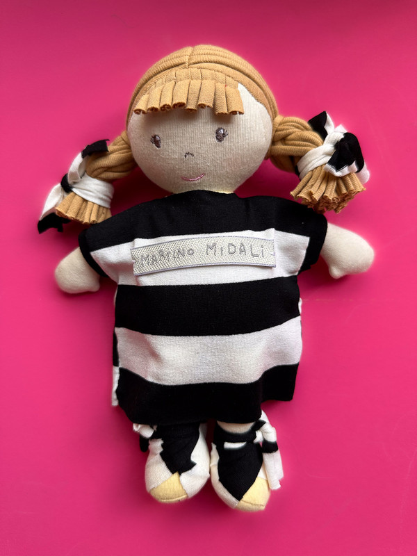 Martino Midali, le due nuove bambole per il Wall of Dolls di Milano Martino Midali, le due nuove bambole per il Wall of Dolls di Milano