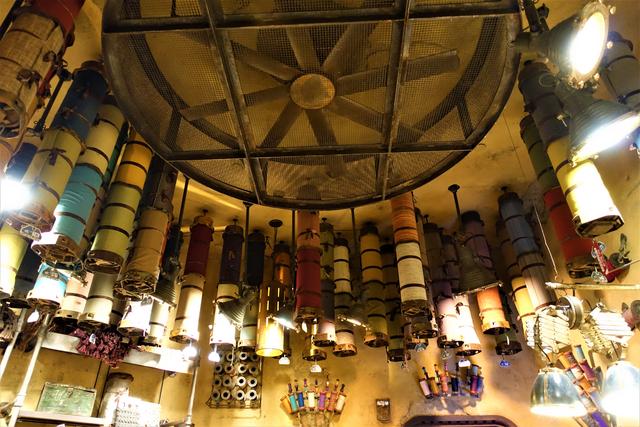 BLACK SPIRE OUTPOST MARKETPLACE, de tiendeo por Galaxy's Edge - DISNEYLAND ~ STAR WARS: GALAXY'S EDGE, LA GUIA (29)
