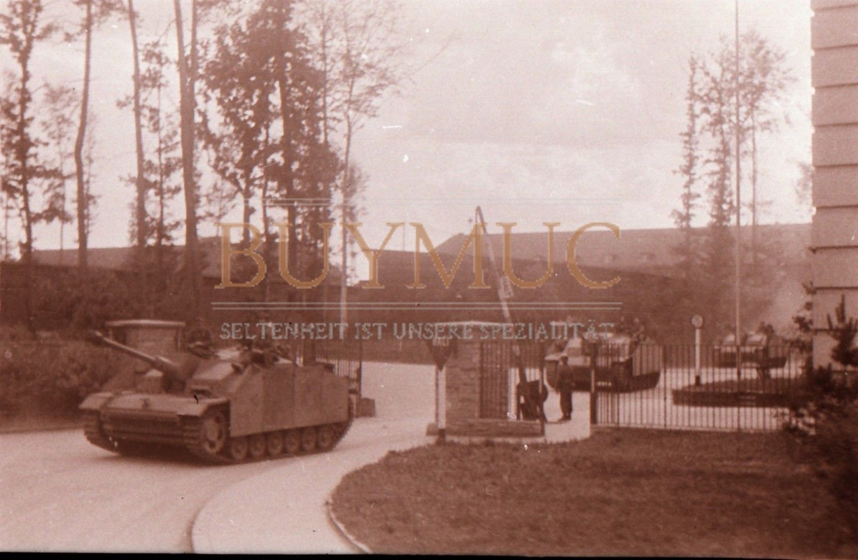 Langrohr Sturmgeschütz Einfahrt Militärische Zone Pz-Abt115