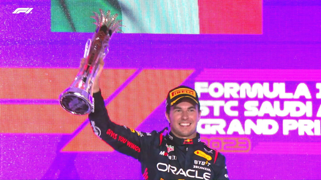 'Checo' Pérez gana el GP de F1 en Arabia Saudita y Max Verstappen queda segundo