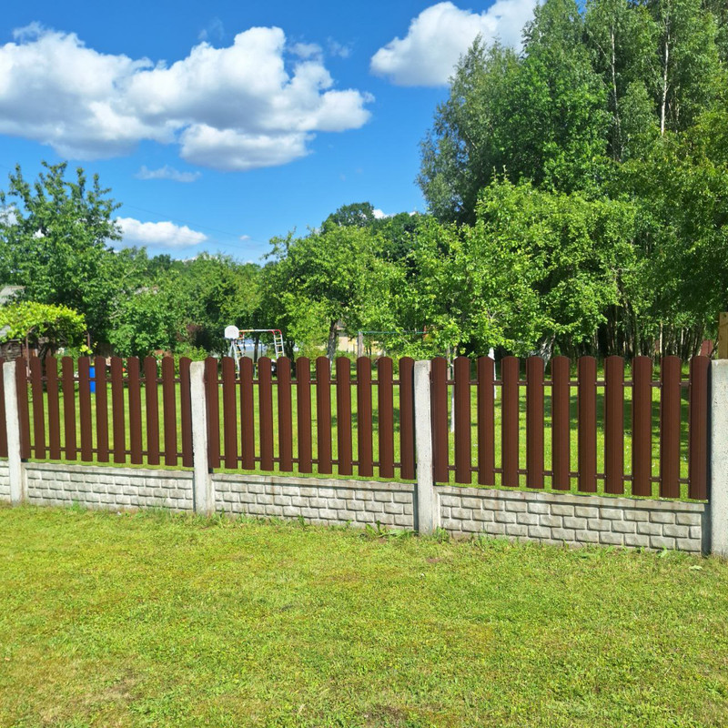 Забор из металлического штакетника