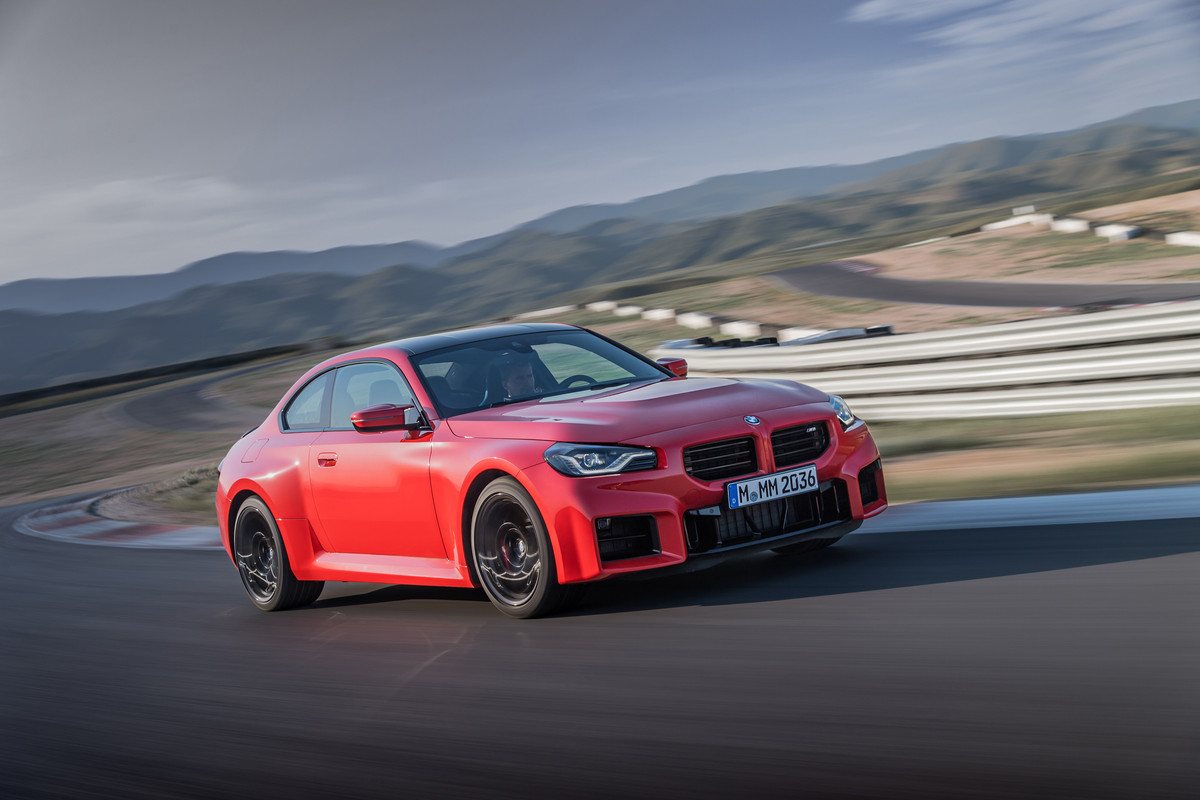 P90482718_highRes_the-all-new-bmw-m2-r