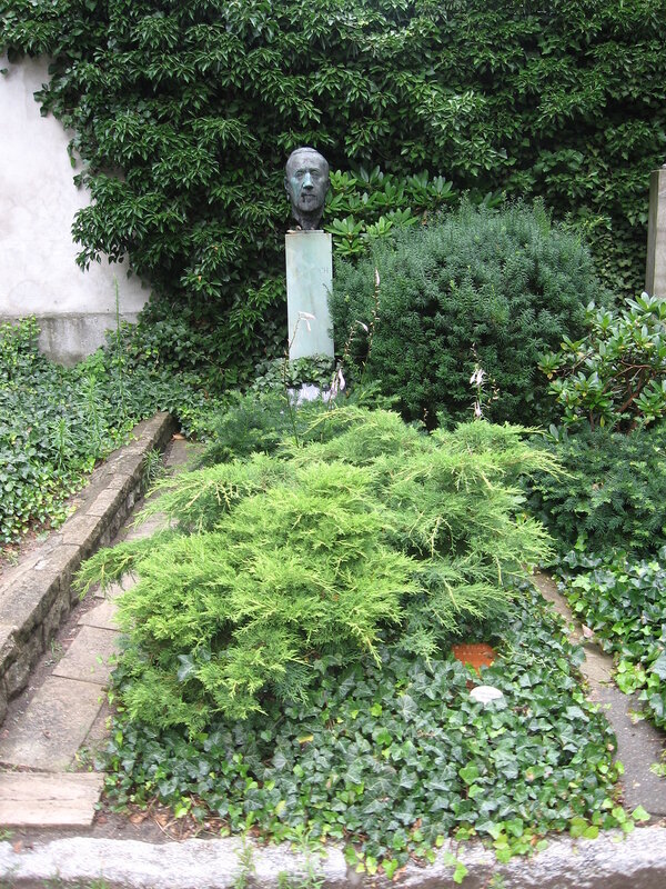 Grave-of-Heinrich-Mann