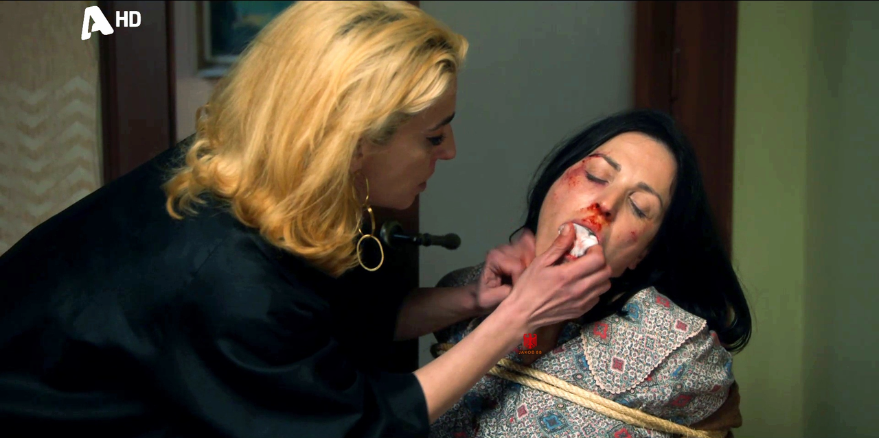 Nefeli Papaderou 19 PORTO LEONE S01EP36 38