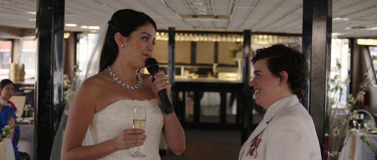 The-Meddler-2016-Hindi-English-Blu-Ray-720p-x264-AVC-AAC-6ch-MSub-mkv-0005