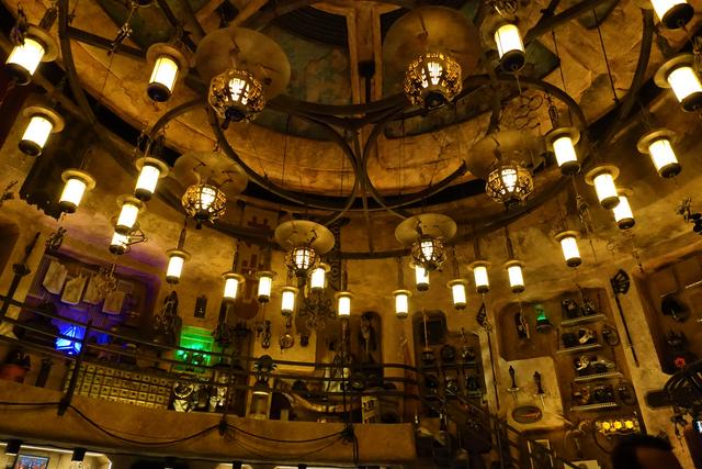 DOK-ONDAR DEN OF ANTIQUITIES: Tienda-museo para amantes de Star Wars - DISNEYLAND ~ STAR WARS: GALAXY'S EDGE, LA GUIA (19)