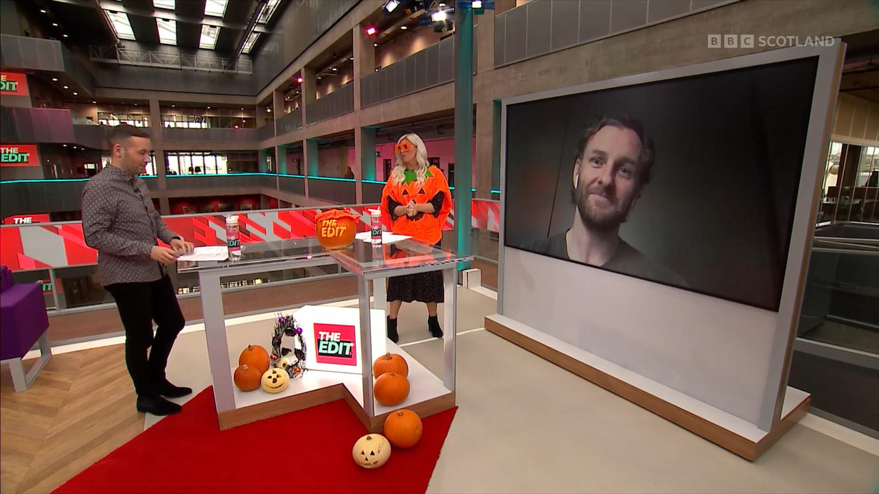 10.30 - 19.15.00 - The Edit  ᴺᵉʷ. S02E14 Entertainment news and chat ....ts_snapshot_13.41_[2021.10.