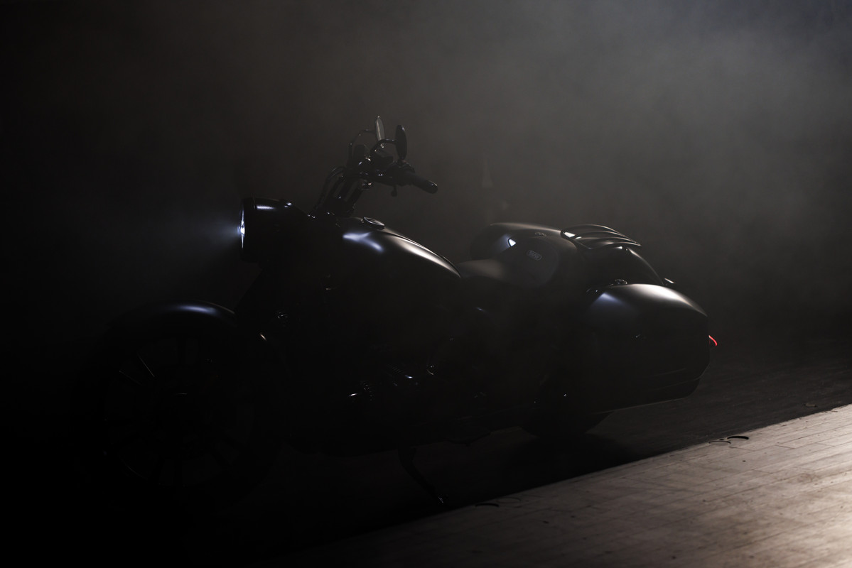 P90503601_highRes_bmw-r-18-roctane-stu