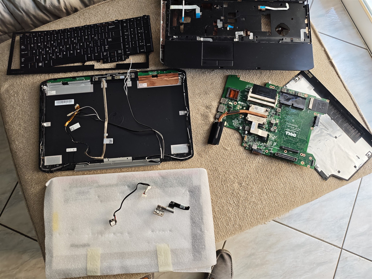 Latitude 5520(2048 x 1536)