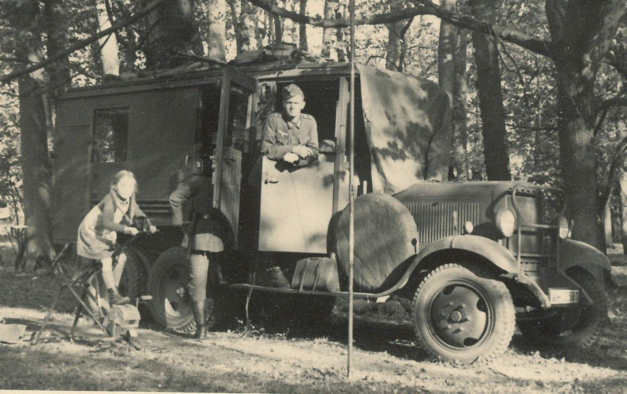 Foto 2.Wk Soldat Funkwagen Militär Fernsprechwag