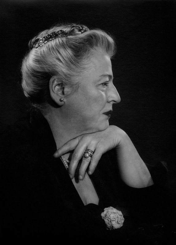 Yousuf-Karsh-Pearl-Buck-1957-1404x1960